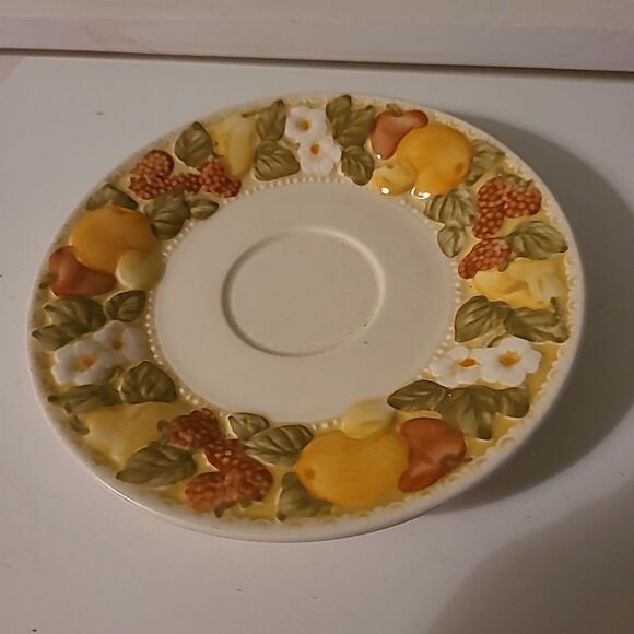 Set of Two Metlox Saucers - Picture 5 of 6